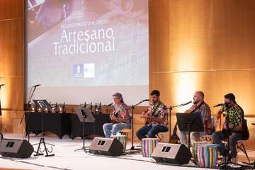 Homenaje del Cabildo a las caladoras grancanarias/TA.